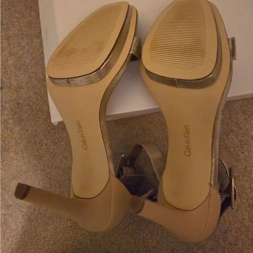 Calvin Klein Vable Size 10 - Picture 5 of 5